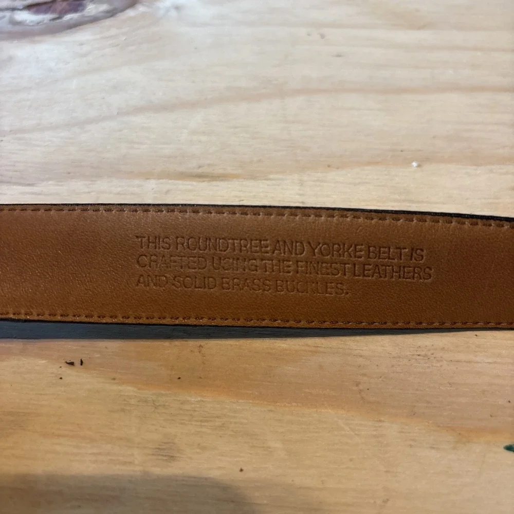 Roundtree & Yorke Brown Leather Belt Men's 42-105 Burnished Cowhide Solid Brass